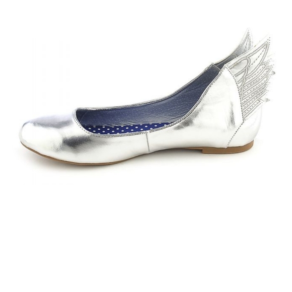 NIB Cool Silver winged flats Various sizes - Picture 5 of 11